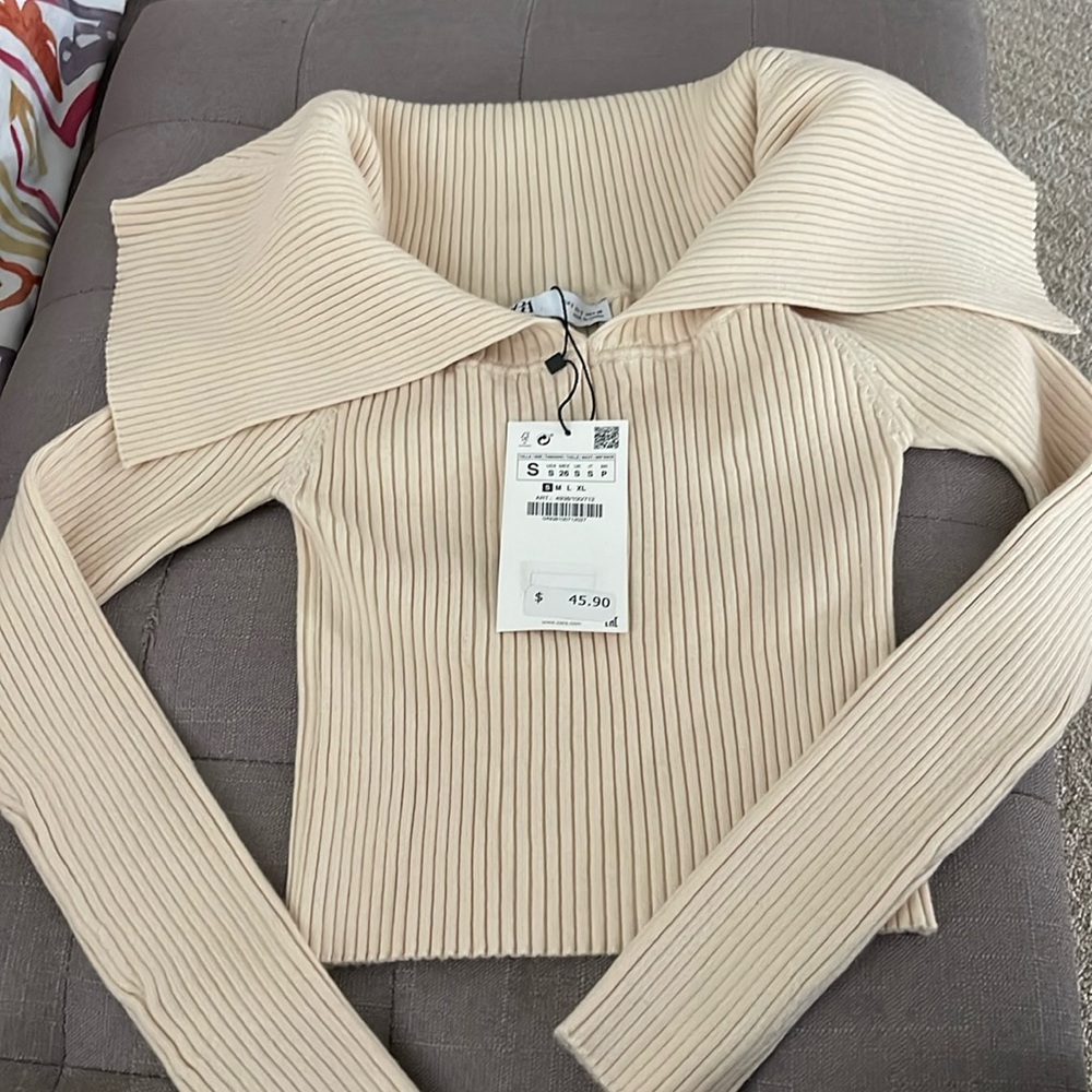 NWT cropped sweater. Cream color